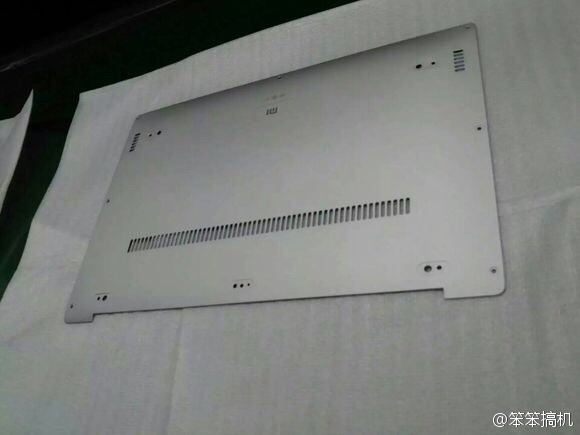 小米筆記本？看樣子面板是鋁模具